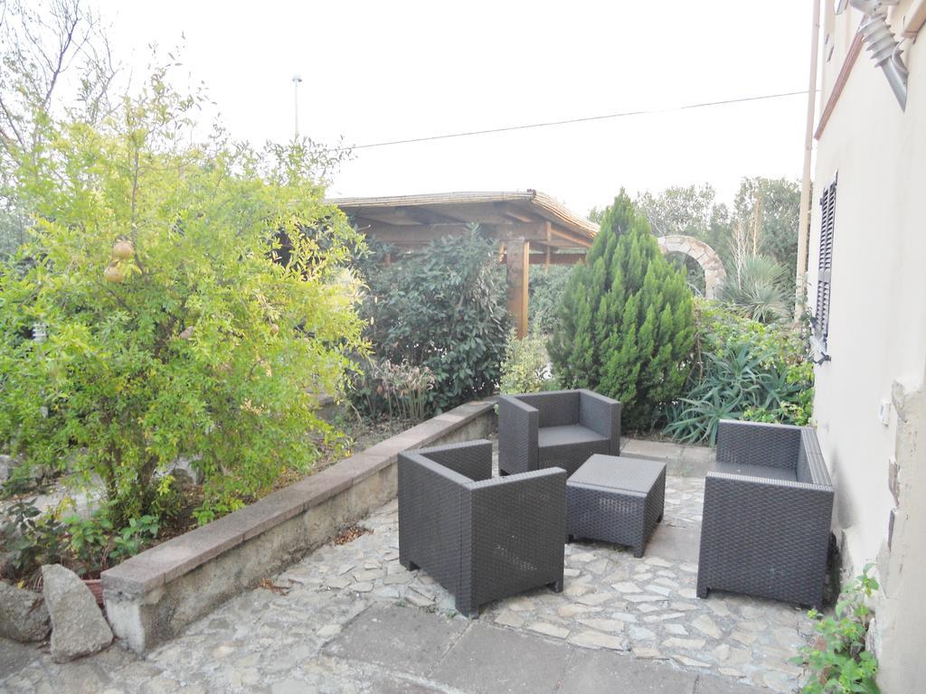 B&B Gianni E Pia Luogosanto Exterior photo