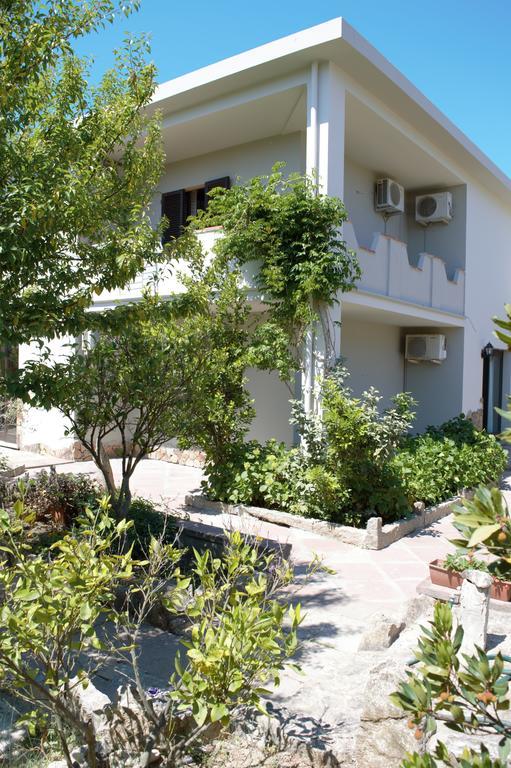 B&B Gianni E Pia Luogosanto Exterior photo
