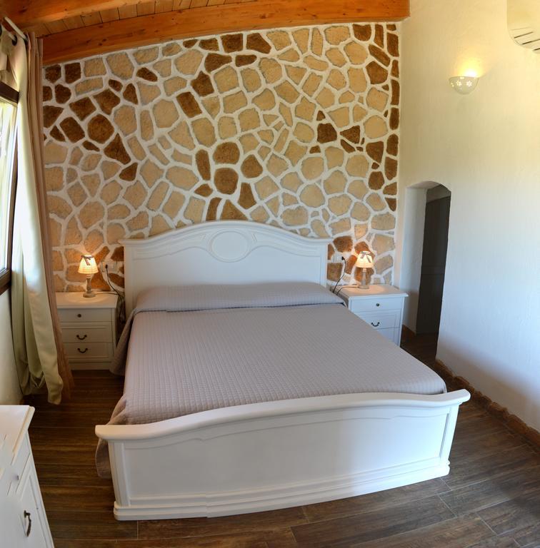 B&B Gianni E Pia Luogosanto Exterior photo