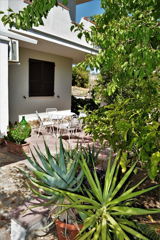 B&B Gianni E Pia Luogosanto Exterior photo